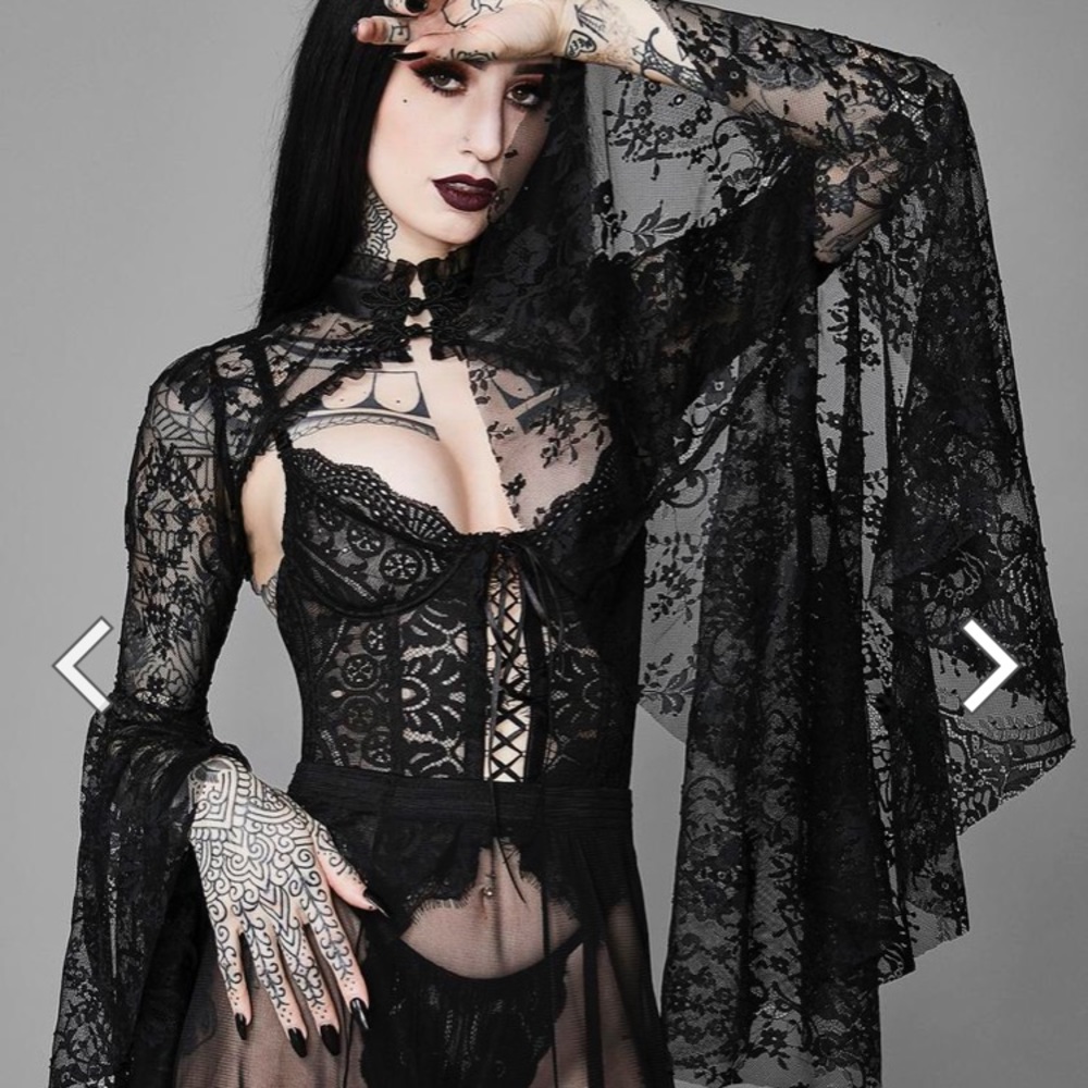 widow, “dusk before dawn” lace shrug, size large